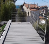 Piscine à fond mobile sur un toit-terrasse