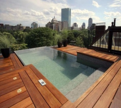 Piscine d'exception sur un toit-terrasse