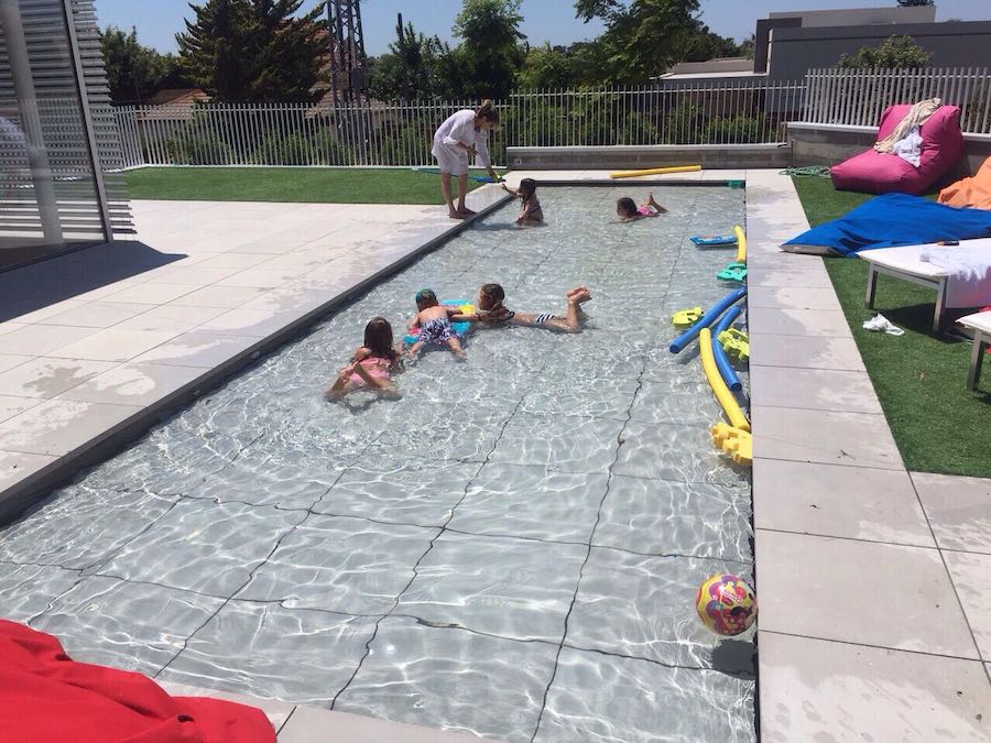 piscine a fond mobile en bois 