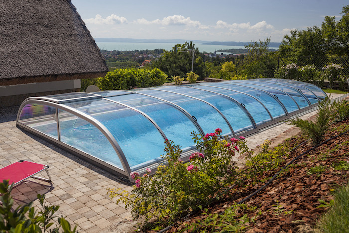 Sublime abri de piscine mi-haut