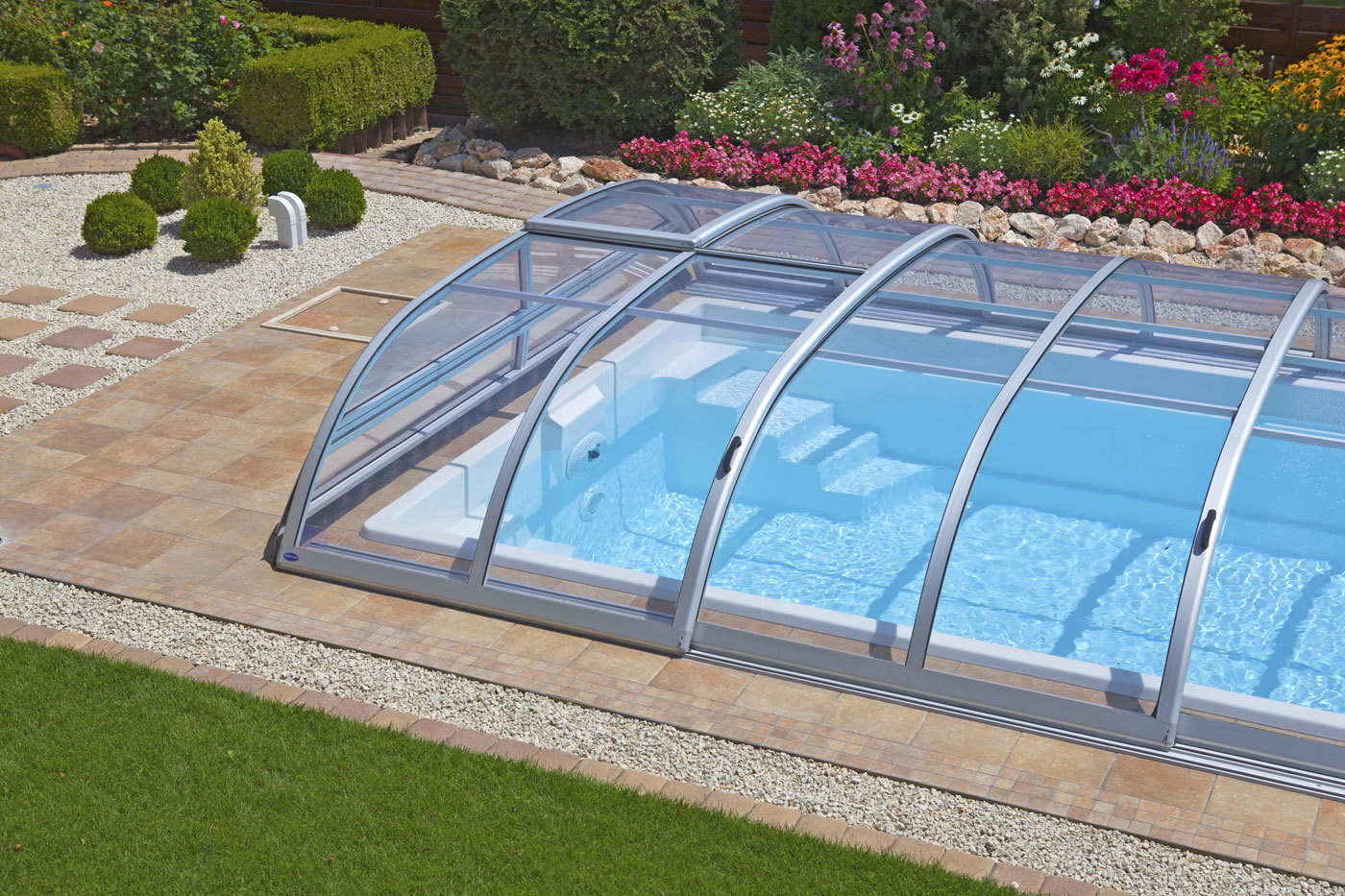 Abri de piscine haut de gamme en aluminium