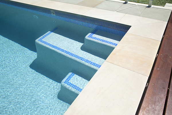 Spot lumineux de couleur pour piscine