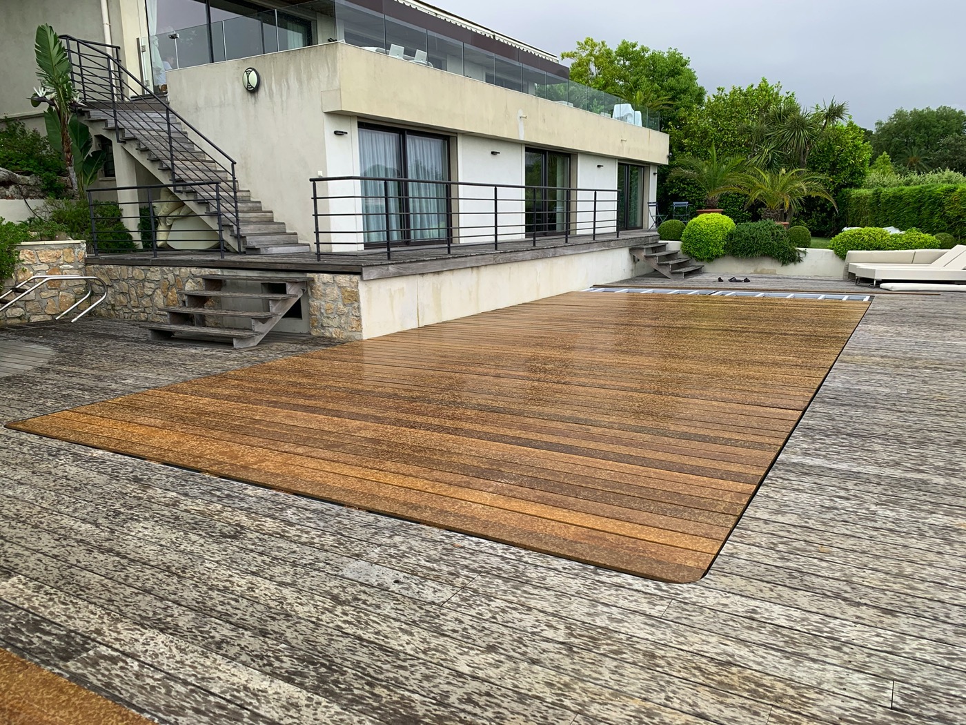 piscine a fond mobile  en bois