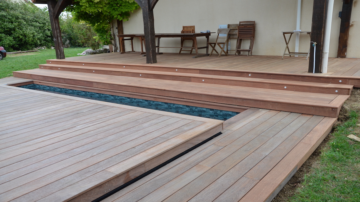 Terrasse mobile pour une belle piscine creuse